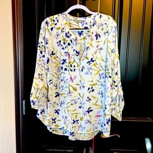 Daniel Rain Koda Split neck floral blouse.